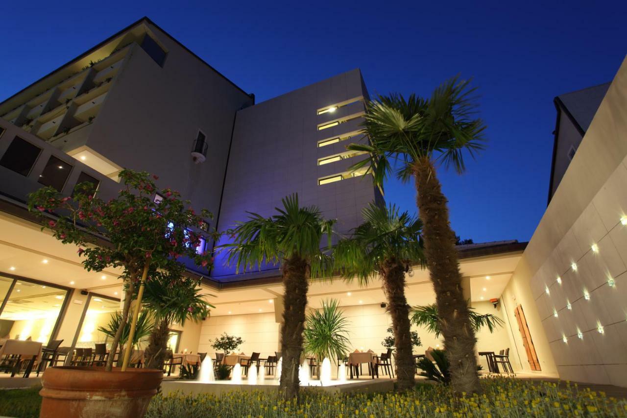 Bretanide Sport & Wellness Resort Бол Екстериор снимка