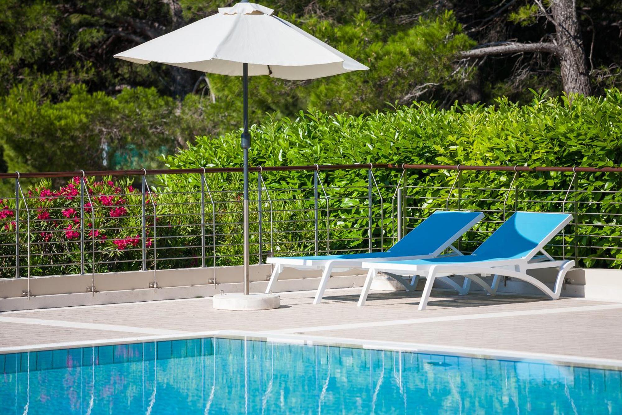 Bretanide Sport & Wellness Resort Бол Екстериор снимка